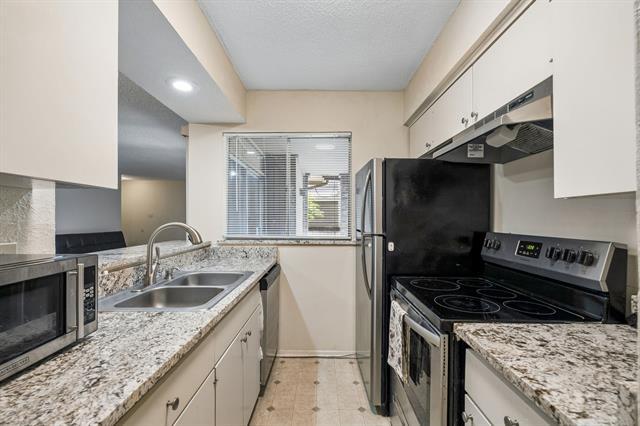 Building Photo - 5138 Amesbury Dr