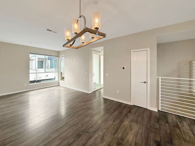 Building Photo - SD: Stunning 3BD/3.5BA Townhome in Ocean Beach with 2-Car Garage, Private Balcony & In-Unit Laundry