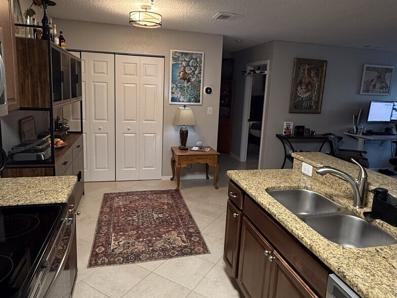 Building Photo - 10263 Gandy Blvd N