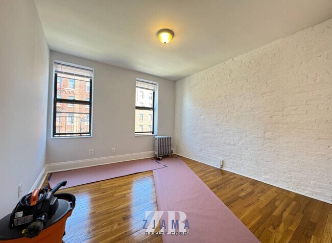 Primary Photo - 354 Bay Ridge Pkwy
