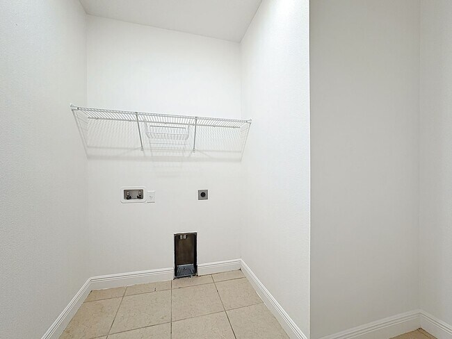 Building Photo - Hanover Lakes-2889 Nottel Drive St. Cloud