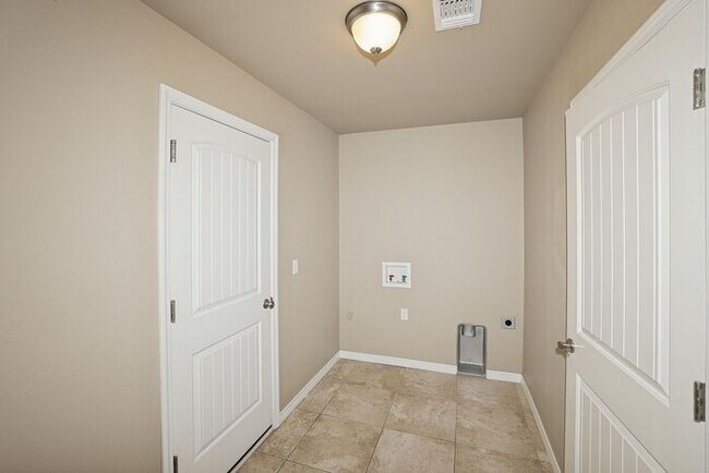 Building Photo - 7403 Kodiak Ave