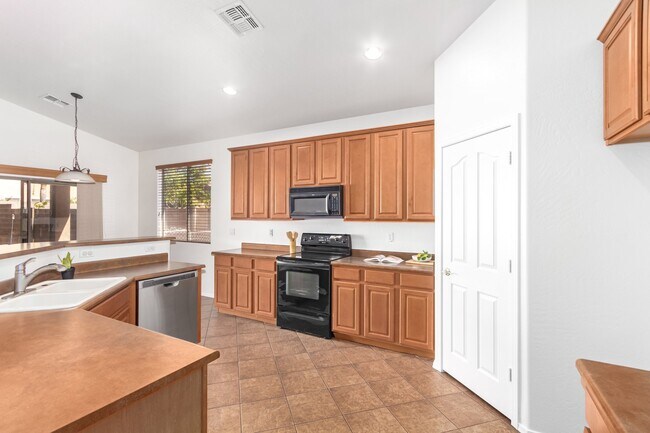 Building Photo - 4384 E Cherry Hills Dr