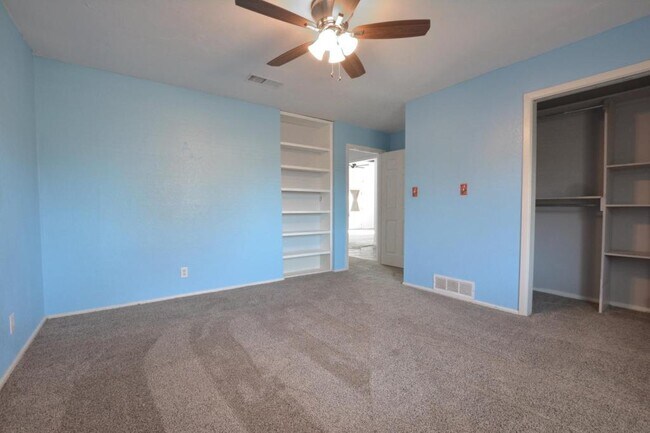 Building Photo - 815 7th St