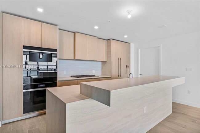 Building Photo - 900 N Ocean Blvd