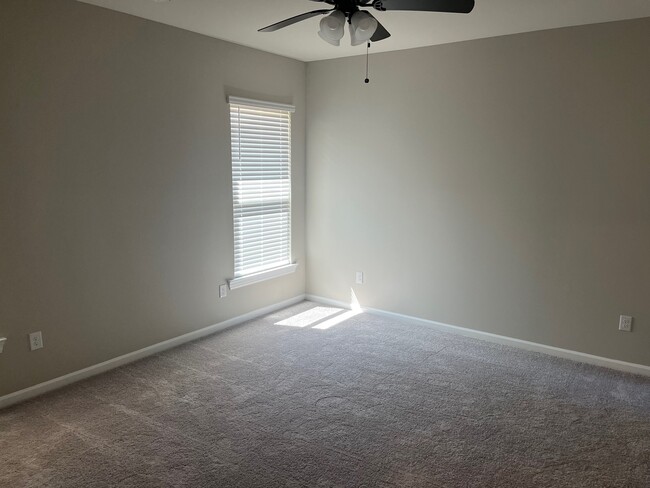 Building Photo - 41297 Jolane Dr