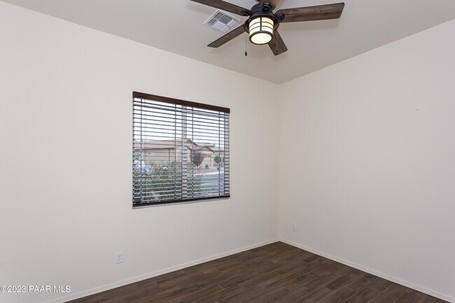 Building Photo - 926 N Gomez St