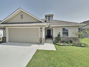 Building Photo - Spectacular 4 Bedroom 2 Bath Home in Piedm...