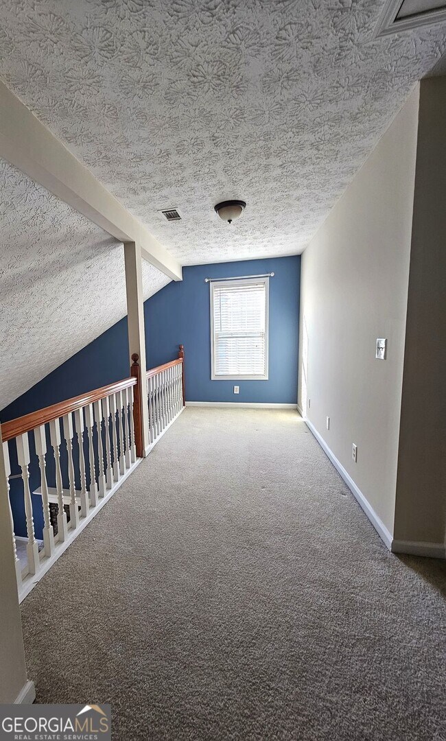 Building Photo - 303 Apache Dr