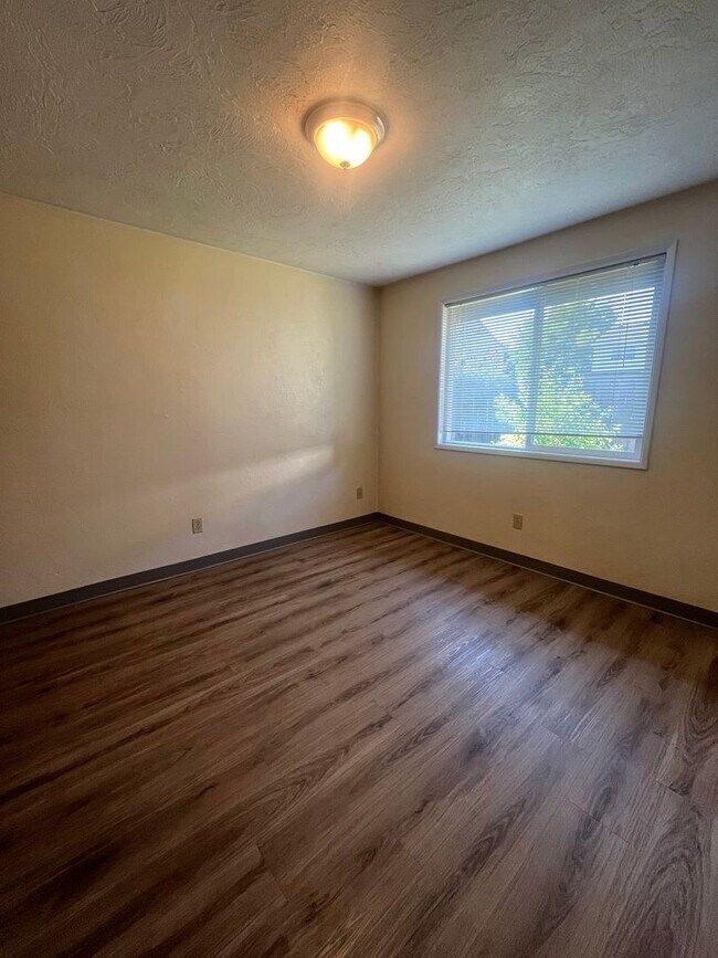 Building Photo - 3-Bedroom 2-Bathroom Single family home in...