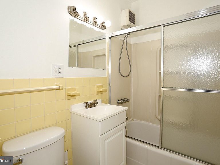 Building Photo - 1021 Arlington Blvd