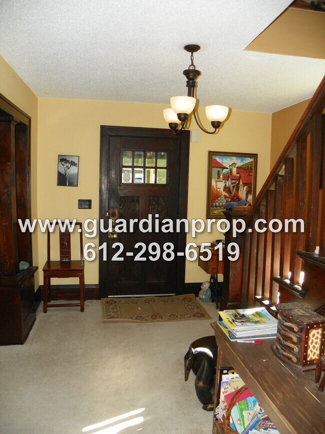 Building Photo - House on Corner Lot Available October 1st, Updated Kitchen/Bath, Fenced Yard, Back Deck, 2 Car Ga...