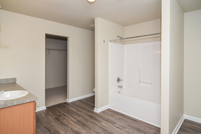 Building Photo - 134 Whitestone Dr NE