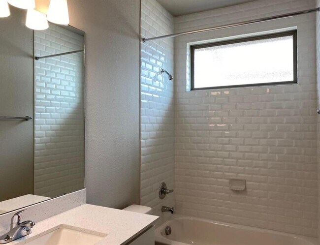 Building Photo - 124 Saturnia Dr