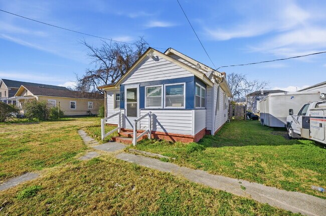 Building Photo - GORGEOUSLY REMODELED 2 BED HOUSE FOR RENT IN HAMPTON!