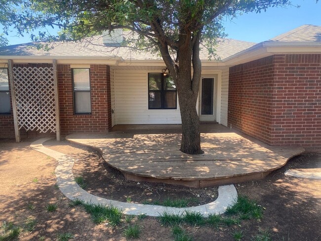 Building Photo - 3 bed 2 bath