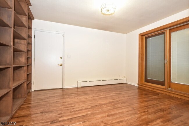 Building Photo - 411 10th St