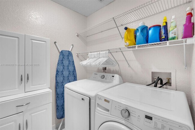 Building Photo - 2767 W 69th Terrace