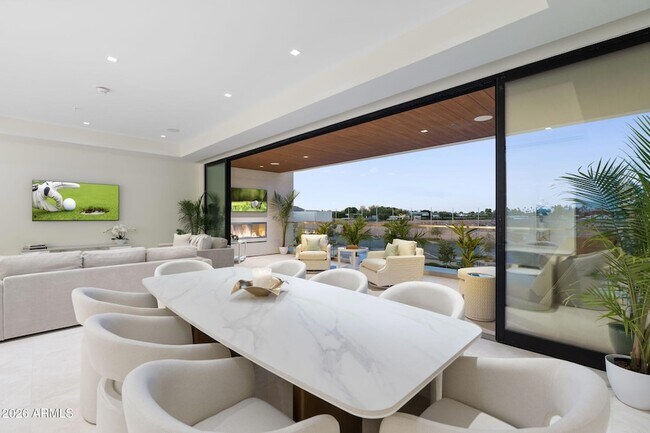 Building Photo - 6587 N Palmeraie Blvd