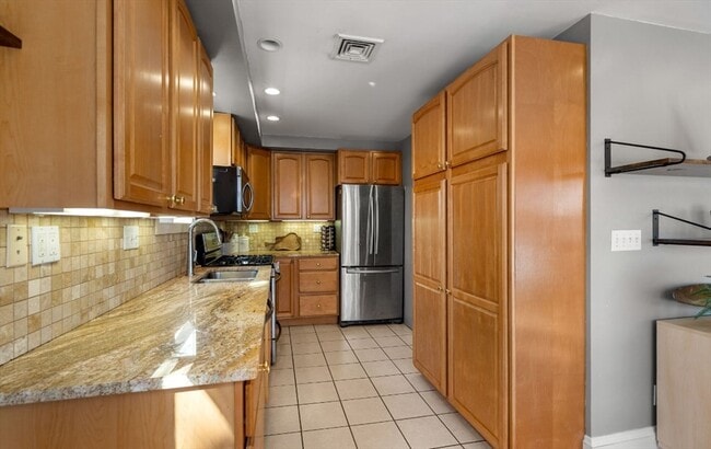 Building Photo - 15 Lexington Terrace