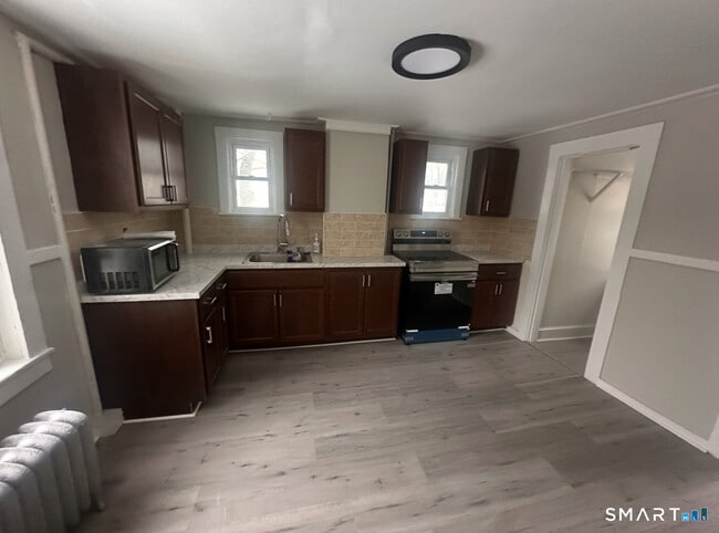 Building Photo - 4 Tower Rd