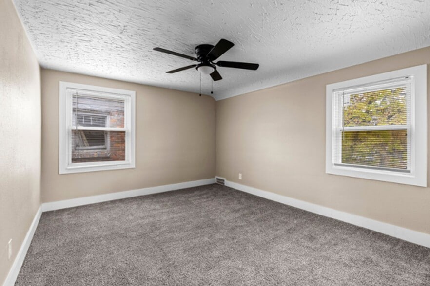 Building Photo - This beautifully updated 3-bedroom, 1-bath single-family home is ready for move-in!