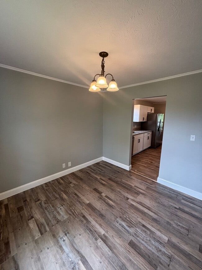 Building Photo - Freshly Renovated Rancher!