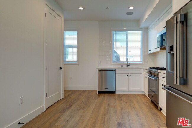 Building Photo - 4509 Saturn St