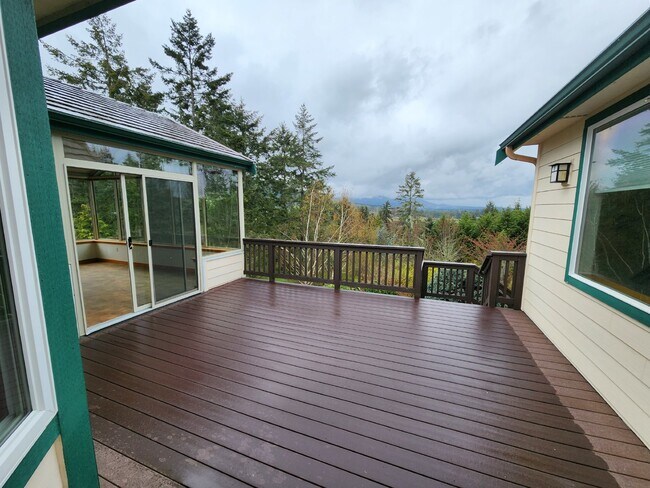Building Photo - 3 bed 2.5 bath home on Bell Hill with grea...