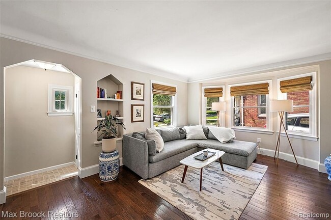 Building Photo - 4420 Elmwood Ave
