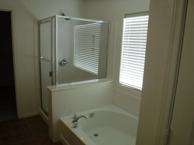 Building Photo - 2 STORY 5 BEDROOM HOME WITH BONUS ROOM UPSTAIRS, GRANITE KITCHEN COUNTERTOPS
