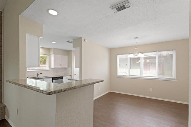 Building Photo - 6934 Renfro Dr