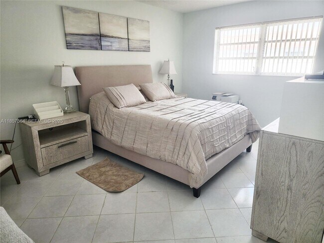 Building Photo - 580 Egret Dr