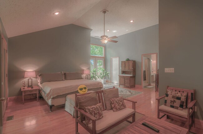 Building Photo - 610 Hickory Point Dr