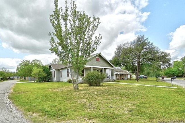 Building Photo - 1200 Woodlawn St