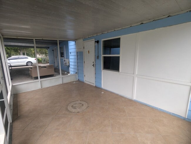Building Photo - 1513 Akron Dr
