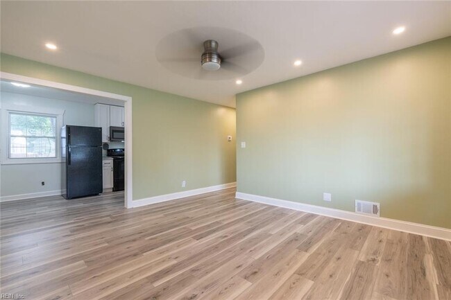 Building Photo - 314 Mohican Dr