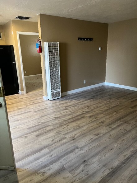 Building Photo - 225 Vermont St NE