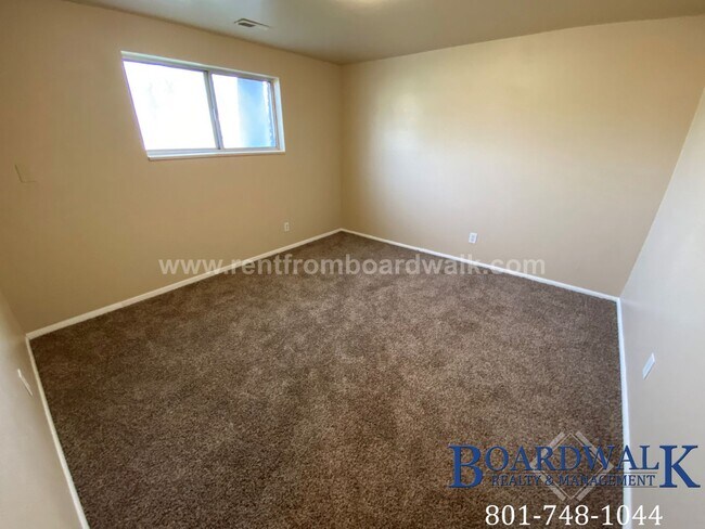 Building Photo - 661/663 N 980 W