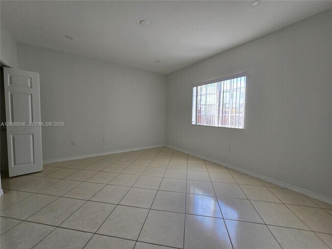 Building Photo - 10924 SW 182nd Ln