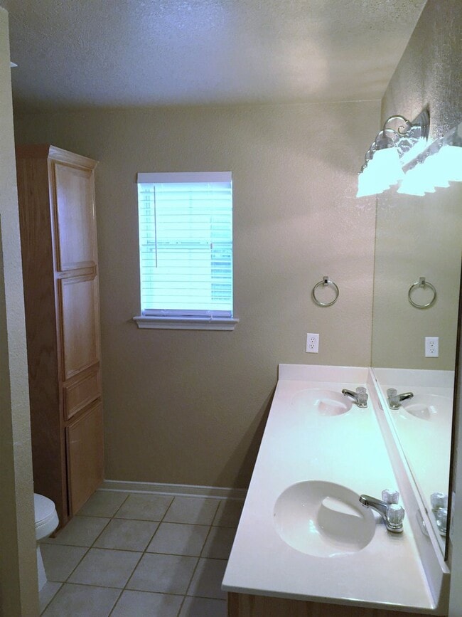 Building Photo - Charming 2 Bed / 2 Bath Duplex in Killeen ...