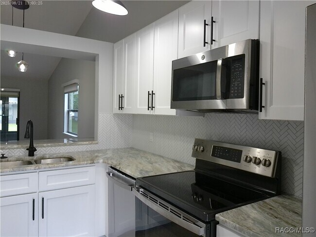 Building Photo - 1870 Arrowwood Ln