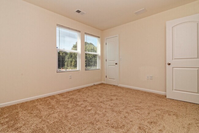 Building Photo - 3BR Home in Hardeeville – $150 Off Move-In...