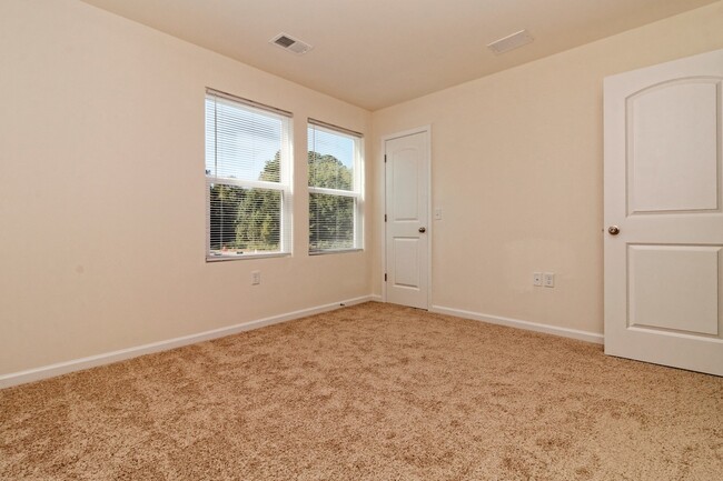 Building Photo - Beautiful 3 Bedroom Home in Hardeeville - ...
