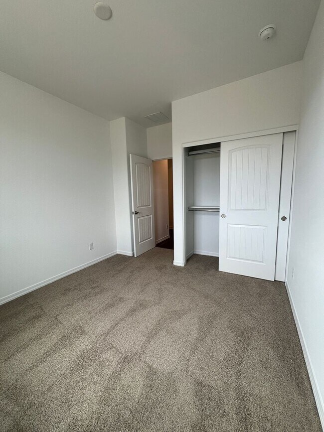 Building Photo - Brand New Home In Pronghorn Ranch!