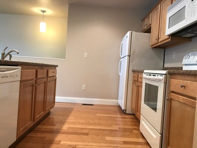 Kitchen - 110 Scenic Dr