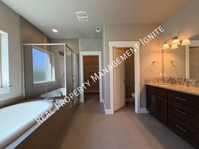 Building Photo - 20531 SE Stanford Pl