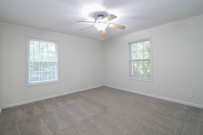 Building Photo - 299 Raleigh Dr