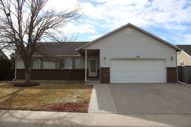 Primary Photo - Spacious 5 Bedroom Home in Windsor