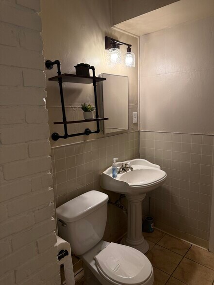 Building Photo - 2100 University Cir